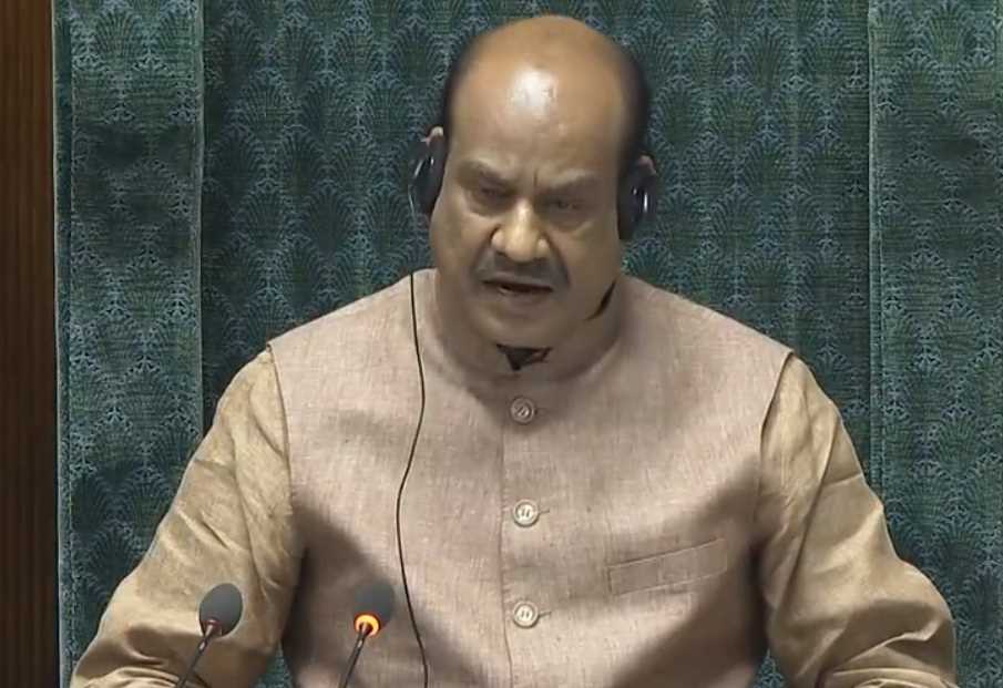 पीएम मोदी के भाषण के दौरान विपक्षी सांसदों के व्यवहार की सदन ने की भर्त्सना पीएम मोदी के भाषण के दौरान विपक्षी सांसदों के व्यवहार की सदन ने की भर्त्सना